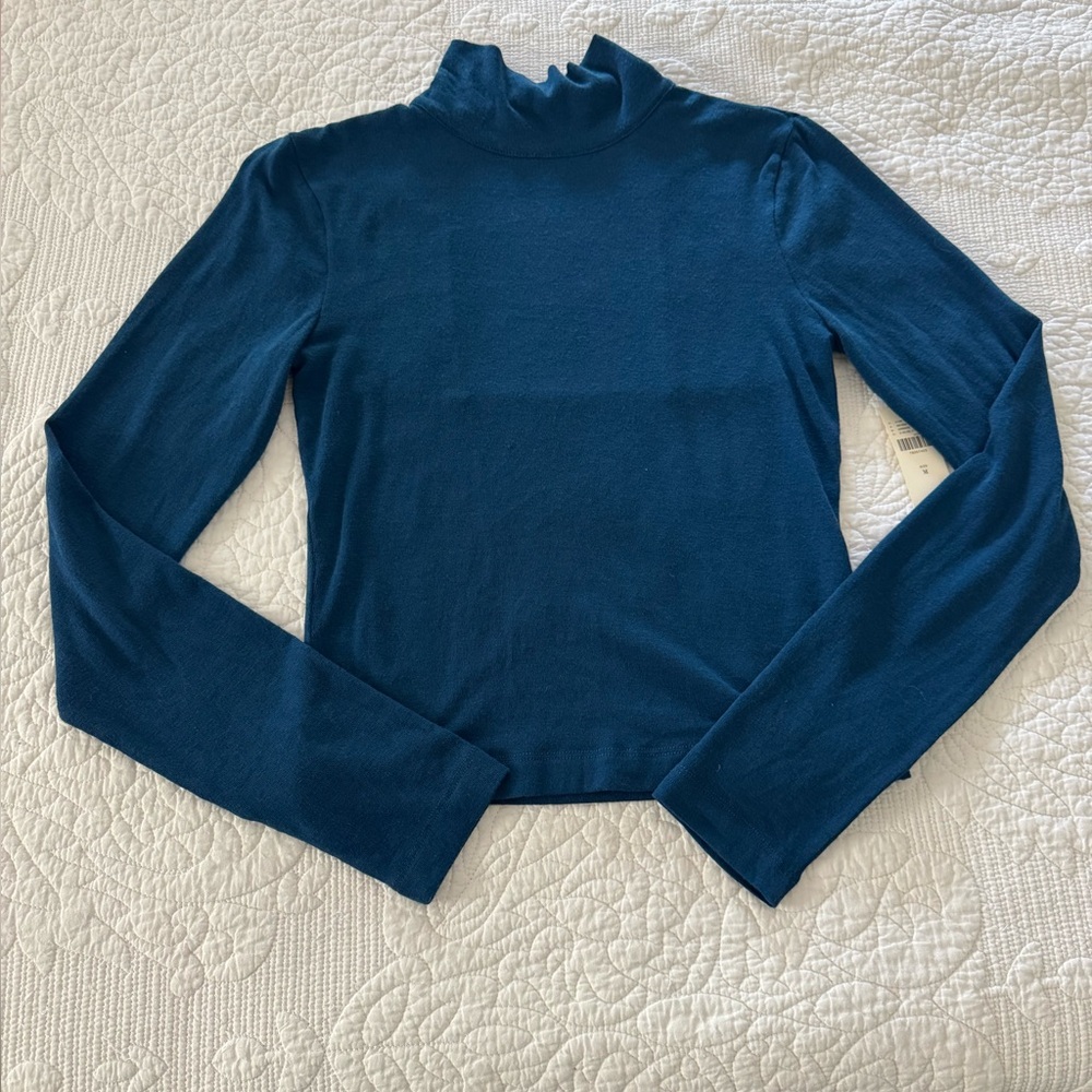 Anthropologie daily practice Teal blue cropped long sleeve top. Size: Med